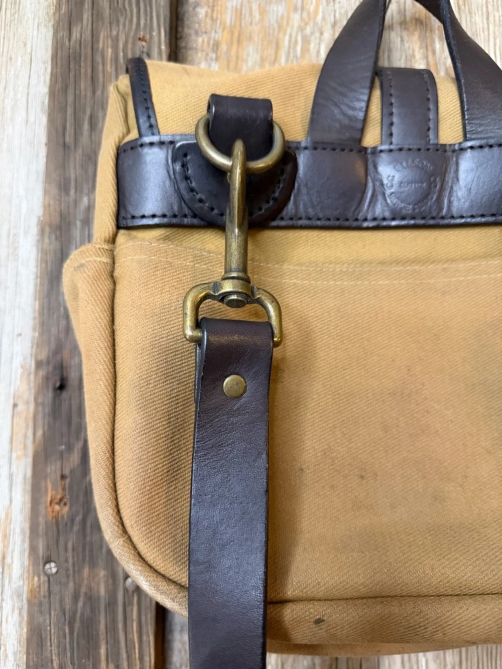 Filson Small Rugged Twill Field Bag Khaki/Leather Made in USA - Picture 9 of 16